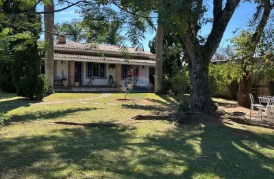 Casa de Condomínio para alugar em Condomínio Flamboyant-b de 600.00m² com 3 Quartos e 2 Suites