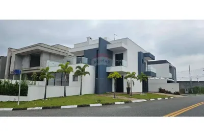 Casa de Condomínio para alugar em Residencial Real Park de 244.00m² com 3 Quartos e 3 Suites