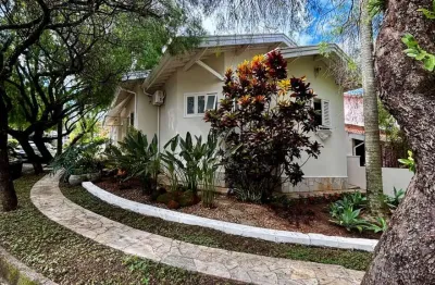 Casa de Condomínio para venda e aluguel em Chácaras Silvania de 158.00m² com 3 Quartos, 1 Suite e 4 Garagens