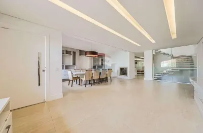 Sobrado para venda em Santa Felicidade de 391.00m² com 3 Quartos, 1 Suite e 3 Garagens