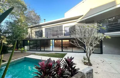 Casa de Condomínio para venda e aluguel em Condomínio Chácara Flora de 450.00m² com 3 Quartos, 3 Suites e 4 Garagens