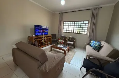 Casa para venda em Residencial Flórida de 137.00m² com 3 Quartos, 1 Suite e 4 Garagens