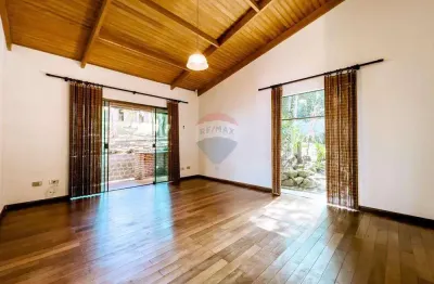 Prédio Comercial para alugar em Santa Felicidade de 176.00m² com 2 Quartos, 1 Suite e 2 Garagens