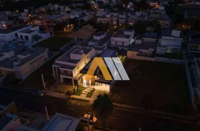 Casa de Condomínio para venda em Condomínio Mont Blanc de 247.00m² com 3 Quartos, 3 Suites e 4 Garagens