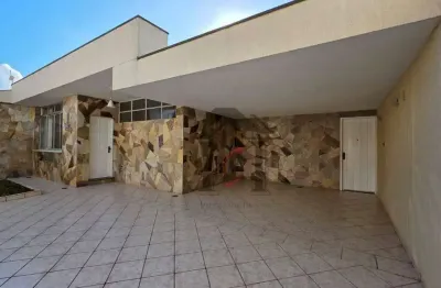 Casa para venda e aluguel em Jardim Morumbi de 181.00m² com 3 Quartos, 1 Suite e 4 Garagens
