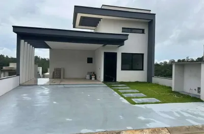 Casa para venda em Sabaúna de 170.00m² com 3 Quartos, 3 Suites e 4 Garagens