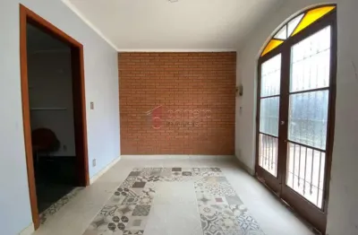 Casa para alugar em Vila Municipal de 194.00m² com 3 Quartos, 1 Suite e 6 Garagens