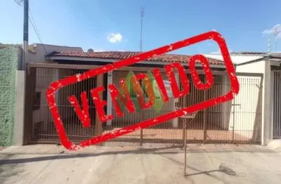 Casa para venda em Vila Nova Botucatu de 200.00m² com 3 Quartos e 2 Garagens