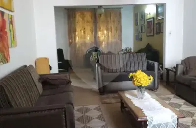 Sobrado para alugar em Centro de 417.00m² com 3 Quartos e 3 Garagens