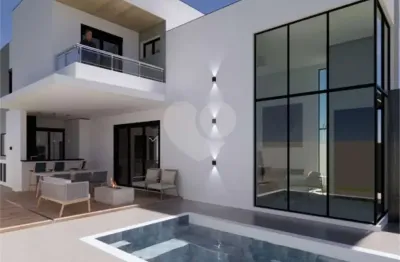 Casa para venda em Mina de 245.00m² com 3 Quartos, 3 Suites e 2 Garagens