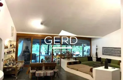 Casa para alugar em Chácara Granja Velha de 780.00m² com 7 Quartos e 4 Suites