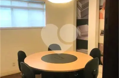 Sobrado para alugar em Paraíso de 220.00m² com 4 Quartos, 1 Suite e 1 Garagem