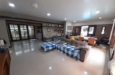 Casa para venda em Anil de 325.00m² com 3 Quartos, 1 Suite e 3 Garagens