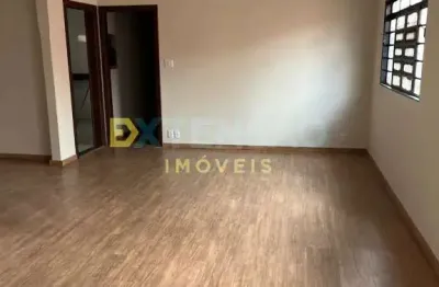 Casa para venda em Jardim América de 261.00m² com 3 Quartos, 1 Suite e 4 Garagens