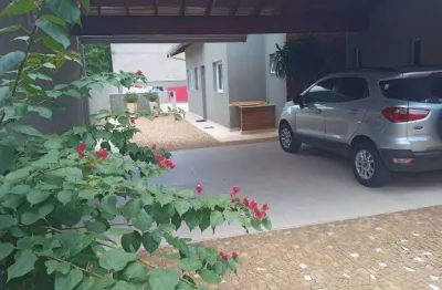 Casa para venda em Cidade Universitária de 180.00m² com 3 Quartos, 1 Suite e 4 Garagens