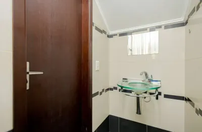 Sobrado para venda em Fanny de 160.00m² com 4 Quartos, 1 Suite e 3 Garagens