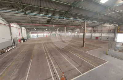 Galpão / Depósito / Armazém para alugar em Vila Viotto de 3199.04m² com 17 Garagens