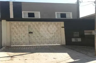 Sobrado para venda em Jardim Das Maravilhas de 60.00m² com 2 Quartos, 1 Suite e 2 Garagens