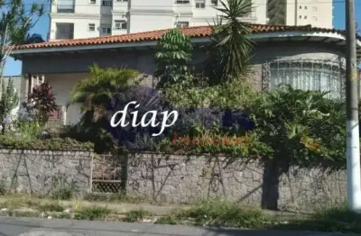 Ótima casa antiga no bairro jardim são paulo com 3 dormitórios, cozinha, sala, 1 banheiro social, área de serviço externa, quintal e 4 vagas de garage