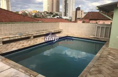 Excelente casa assobradada na vila dom pedro com 4 dormitórios, sendo 4 suítes, 3 das suítes com armários planejados, cozinha grande, sala de tv, sala