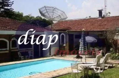 Linda casa na vila albertina com 4 dormitórios com armários embutidos, sendo 2 suites, sala de estar com lareira, sala de jantar e sala de tv, 3 banhe