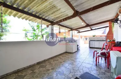 Excelente casa térrea no bairro parque peruche, toda reformada com 2 dormitórios, sendo 1 suíte com armários planejados, ampla cozinha, sala ampliada