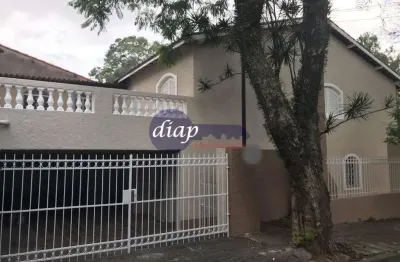 Excelente sobrado no bairro jardim floresta com 4 dormitórios, sendo 1 suíte, copa e cozinha com armários planejados, sala para 2 ambientes com lareir