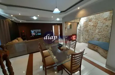 Lindo sobrado com 262 m² divididos em 3 andares, sendo: 6 banheiros, sala de estar, sala de jantar, lavado, cozinha ampla, despensa com armário em alv