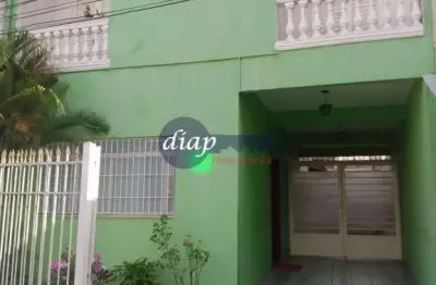 Excelente sobrado no bairro santa teresinha com 3 dormitórios, sendo 3 suítes, duas das suítes com sacada de frente, cozinha americana com armários em