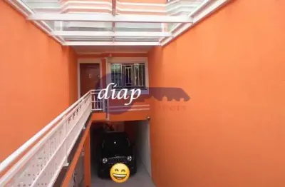 Lindo sobrado com 3 dormitórios, sendo 1 suíte, sala 2 ambientes, cozinha grande, 3 banheiros, lavabo,   lavanderia, garagem para 5 carros (uma parte