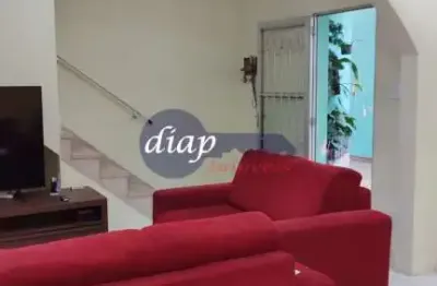 Ótimo sobrado no jardim brasil com 3 dormitórios, sendo 1 suíte com varanda, hall, cozinha, sala dois ambientes, 2 banheiros, área de serviço, despens