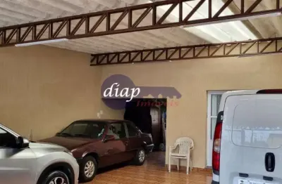 Imóvel a venda com duas casas em um terreno com 8 metros de frente por 50 metros de fundos. garagem para aproximadamente 6 carros. casa 1 com 3 dormit
