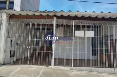 Casa térrea com cozinha ampla, 2 dormitórios amplos, 2 banheiros, lavanderia, edícula nos fundos e 3 vagas de garagem. documentação regularizada