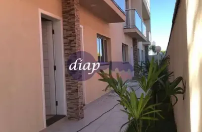 Lindo sobrado em condomínio com 5 casas de 200 m² com quatro pavimentos, sendo: - subsolo - 4 vagas demarcadas e um espaçoso depósito, com acesso exc