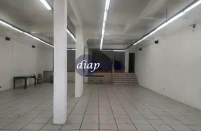 Ótimo prédio comercial no centro de santo andré com 2 salões grandes, 1 cozinha, área de serviço e no terceiro piso mais 2 salas e 1 salão. o imóvel e