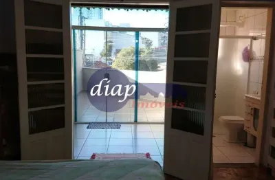 Ótimo sobrado na vila curuçá com 3 dormitórios todos com móveis planejados, sendo 1 suíte com varanda de porta blindex com vidro verde, sapateira, coz