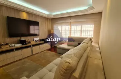 O sobrado possui 300 m² de área útil com cômodos amplos e arejados. o imóvel está mobiliado com lindo acabamento de primeira linha, rico em móveis pla