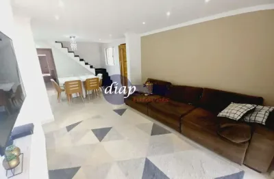 Lindo sobrado com 3 dormitórios, uma suíte, cozinha planejada, varanda,quintal, corredor lateral, lavanderia e churrasqueira,sala de estar e de jantar