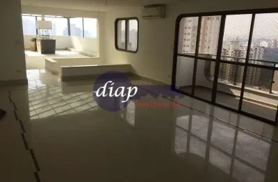 Linda cobertura duplex com 4 quartos, sendo 2 com suítes com armários embutidos, quarto de empregada, 8 banheiros, sala de estar, sala de jantar, sala