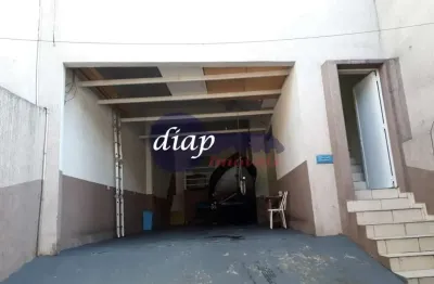 Casa comercial, com salão no nível da rua, de frente para a avenida salim maluf. excelente para comércio, inteira reformada, com piso em porcelanato.