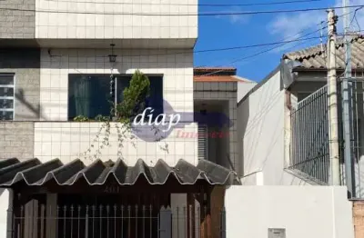 Lindo sobrado com 3 dormitórios, sala, cozinha, 2 banheiros, quintal, edícula e 2 vagas cobertas. imóvel dividido em 3 pavimentos, térreo mais 2 andar