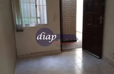Apartamento com 2 quartos, sala, cozinha, banheiro, lavanderia e 1 vaga de garagem. O condomínio oferece uma pequena quadra e estão terminando a churr