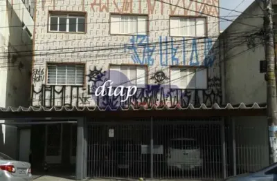 Prédio com três andares, sendo a parte térrea comercial (consultórios médicos e dentários). cada andar, contando com o térreo possui 200 m2, sendo que