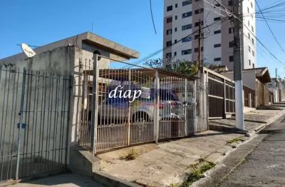 São 6 casas, oportunidade para investidor. a casa central possui 2 dormitórios, 2 salas, cozinha, área de serviço, quintal e um terraço bem amplo, alé