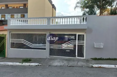 Linda casa com 2 quartos, sala, cozinha, banheiro, lavanderia, churrasqueira, salão grande, na parte de cima, um cômodo com banheiro e garagem para 3