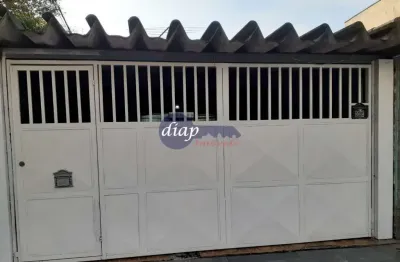 Ótima casa na vila euro com 3 dormitórios, sendo 1 suíte, cozinha planejada, sala dois ambientes, 2 banheiros, lavanderia, 2 vagas de garagem cobertas