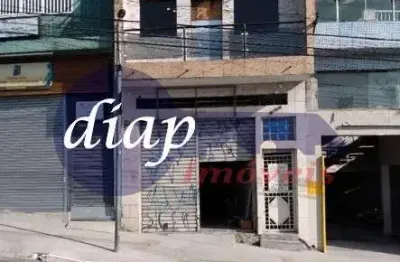 Prédio com 3 pavimentos sendo: piso 1: salão comercial nível de rua com 70m2, um banheiro e pequeno recuo nos fundos que serve para escritório. piso 2