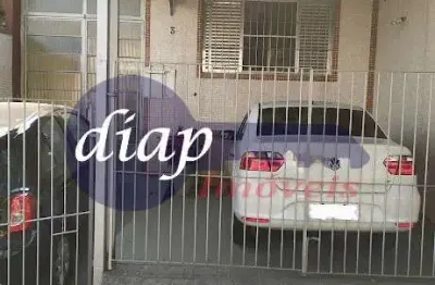 Sobrado com 3 dormitórios, sala, cozinha, banheiro e 2 vagas de garagem. imóvel isento de iptu, pois está em uma área econômica. falta regularização d
