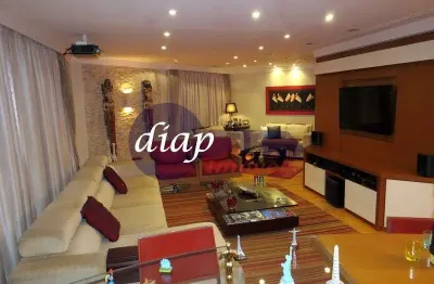 Apartamento alto padrão, 1 por andar com ótima localização, 4 dormitórios sendo 3 suítes (1 master com closet), condomínio com lazer completo