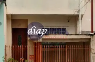 Sobrado em reforma, com 2 dormitórios, sala, cozinha, 2 banheiros, quintal na lateral e uma vaga de garagem. terreno com 4,40 x 19,90, 160 metros de á